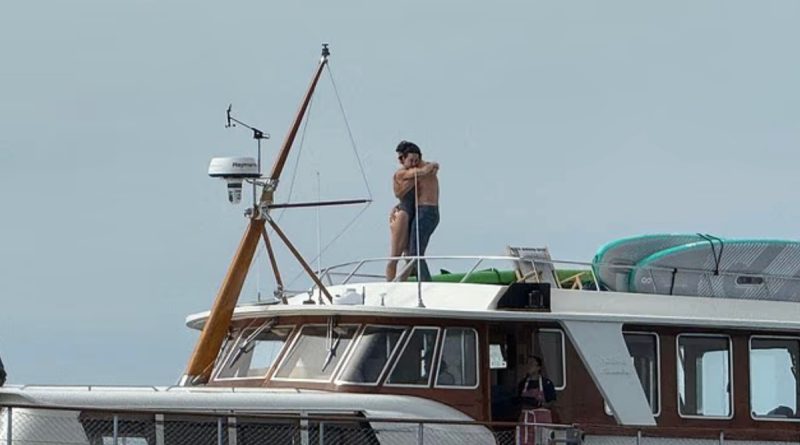 Here is the rewritten text in Turkish: Başlık: Katy-Justin Aşkına