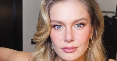 Burcu Biricik ve Kızı Luna, Etiler'de Görüntülendi! Burcu Biricik, K