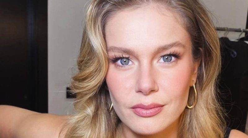 Burcu Biricik ve Kızı Luna, Etiler'de Görüntülendi! Burcu Biricik, K