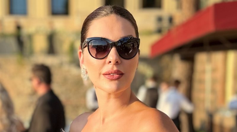 Geçmişe Götürdü! Liseli Bergüzar Korel'i Paylaştı Bergüzar Korel, Sosyal Medya