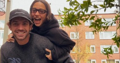 Here is a 10-word, pointless, and original visual subtext in