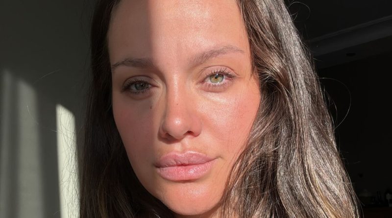 Ünlü Oyuncu İrem Helvacıoğlu'nu Korkutan Kazayı Anlattı Ünlü oyuncu İ