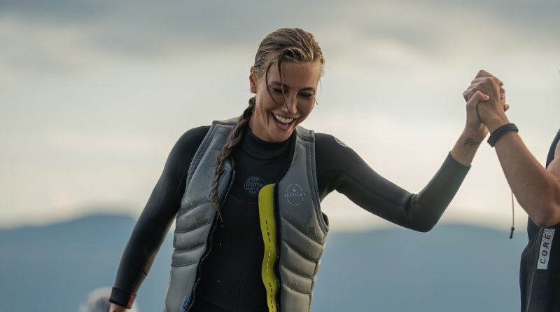 Başlık: Çağla Şıkel, Jet Sörfün Yeni Hobisi! İstanbul Boğaz'ında Jet