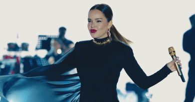 Başlık: Bengü Tekne Turunda Hortuma Yakalandı! İçerik: Bengü, Ege Denizi’nde