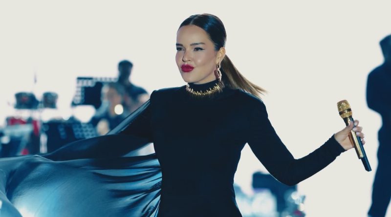 Başlık: Bengü Tekne Turunda Hortuma Yakalandı! İçerik: Bengü, Ege Denizi’nde