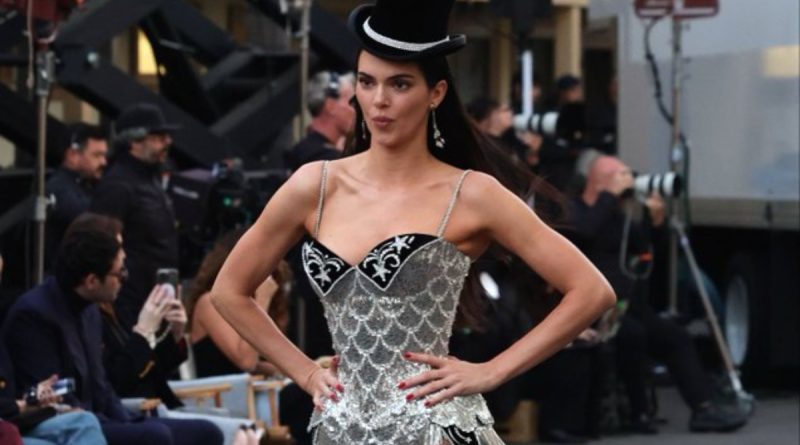 Justin Bieber, Eşi ve Eski Sevgilisi ile Konserde Buluştu Justin