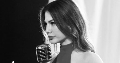 Demet Özdemir Kırmızı Elbisesiyle Sosyal Medyada Büyük İlgi Gördü Sosyal