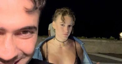 Here is the rewritten text in Turkish: Başlık: Serenay Sarıkaya,