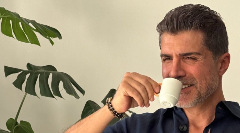 Sakalları Sonunda Kesti! Özcan Deniz Eski İmajına Geri Döndü Sakalları