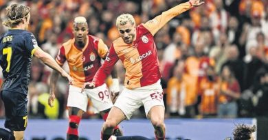 Here is the rewritten text in Turkish: Başlık: Yıldızlara Canlı