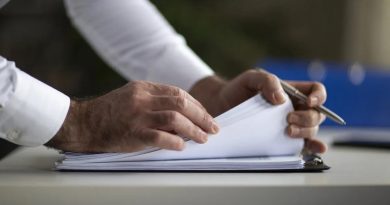 Here is a 10-word, pointless, and original visual subtext in