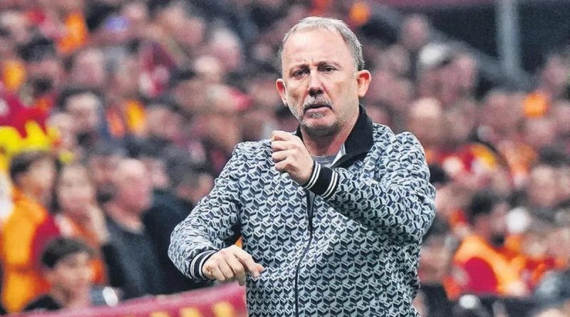 Siyah-Beyazlıların Gol Yeme Hastalığı Sahada Devam Ediyor Sahada 10 Kişi