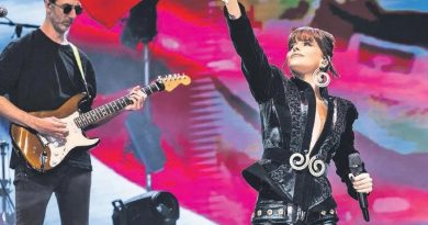 Cumhuriyetin 102 Yıldönümü Sahnelerde Bayram Sevincini Yaşattı Cumhuriyetin 102