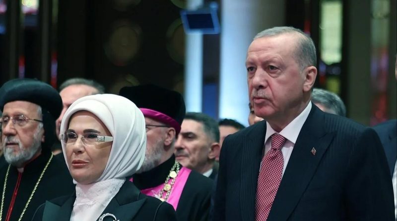 Başlık: Cumhurbaşkanlığı Eşi Emine Erdoğan'dan Cumhuriyet Bayramı Paylaşımı Cumhurbaşkanlığı Külliyesi