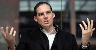 Here is the rewritten text in Turkish: Başlık: Google'yu Aşırı