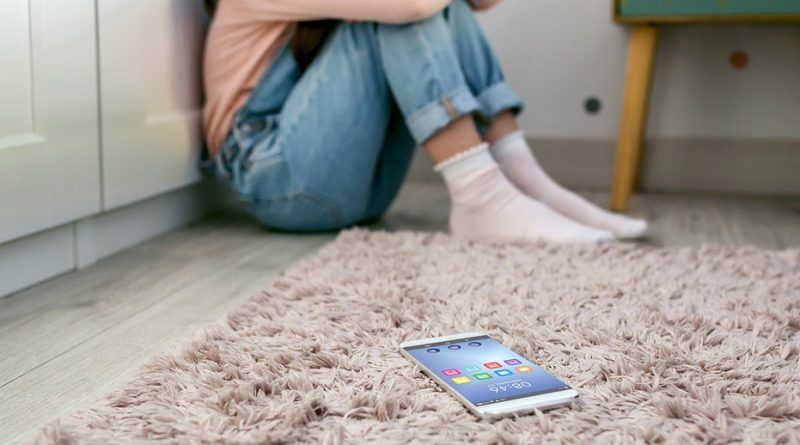 Here is the rewritten text in Turkish: Başlık: Teen Sues