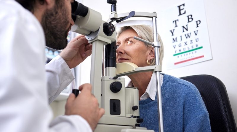 Başlık: Tiny Retinal Implant Helps Regain Sight for Macular Degeneration