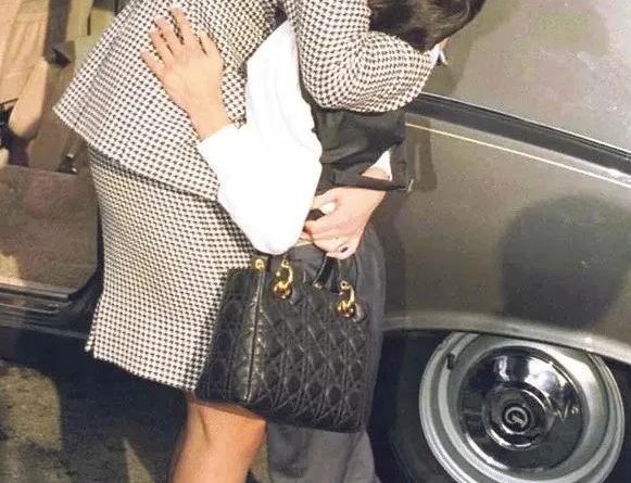 Vintage Çantalara Moda İkonları Verdi Çanta Hikayeleri Türkiye'nin moda tarihine