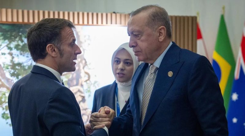Başlık: Erdoğan ve Macron'un Görüştüğü G20 Zirvesi İçerik: G20 Liderler