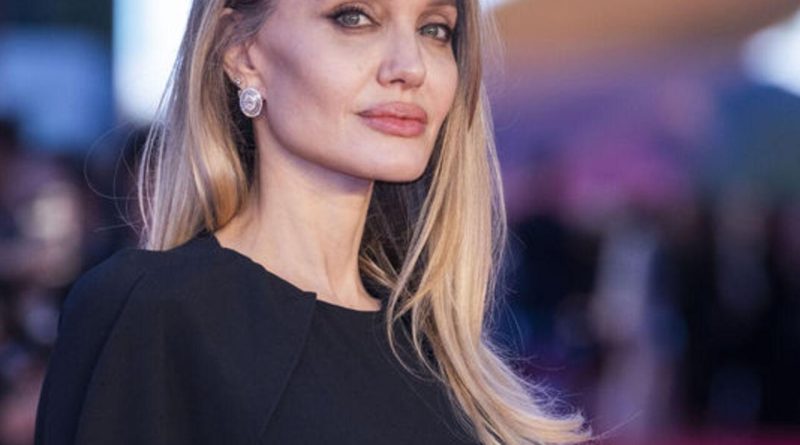 Ukrayna Ziyareti Krize Dönüştü: Angelina Jolie'nin Şoförü Zorla Askerle Alındı
