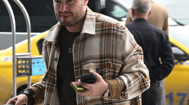 Mustafa Ceceli, İstanbul Havalimanı'nda Görüntülendi "Şimdilik çalışma zamanı", diyen Mustafa