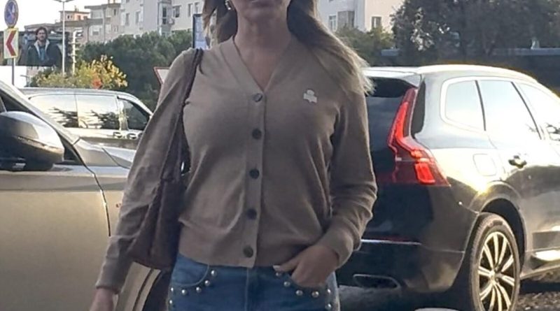 Here is the rewritten text in Turkish: Başlık: Bengü: Yalnızlık