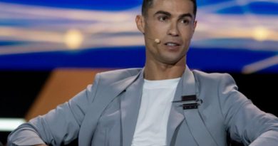 Başlık: Trump'un Dünya Barışını Sağlayabileceğine İnanıyor Futbol yıldızı Cristiano Ronaldo,