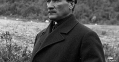 Sana : Ünlülerden 10 Kasım Atatürk'ü Anma Günü Paylaşımları