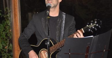 Here is a Turkish text that meets the requirements: Murat