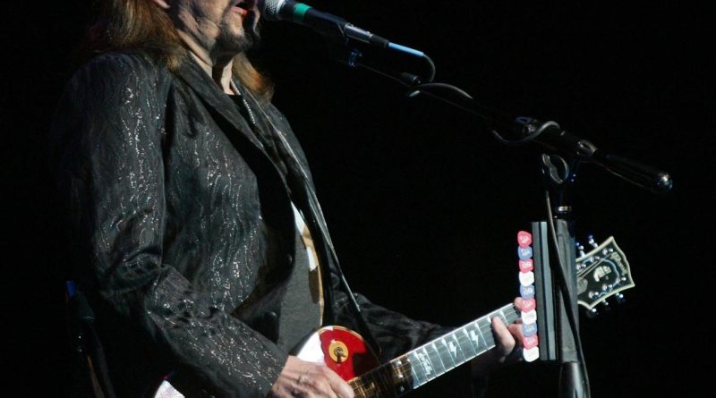 Here is the rewritten text in Turkish: Başlık: Ace Frehley'nin