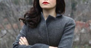 Başlık: Özgü Namal Çocuklarıyla Trafik Kazası Geçirdi "Ara Takipde Kalın!