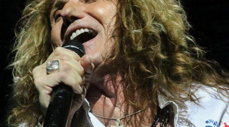 Here is the rewritten text in Turkish: Başlık: Rock Efsanesi