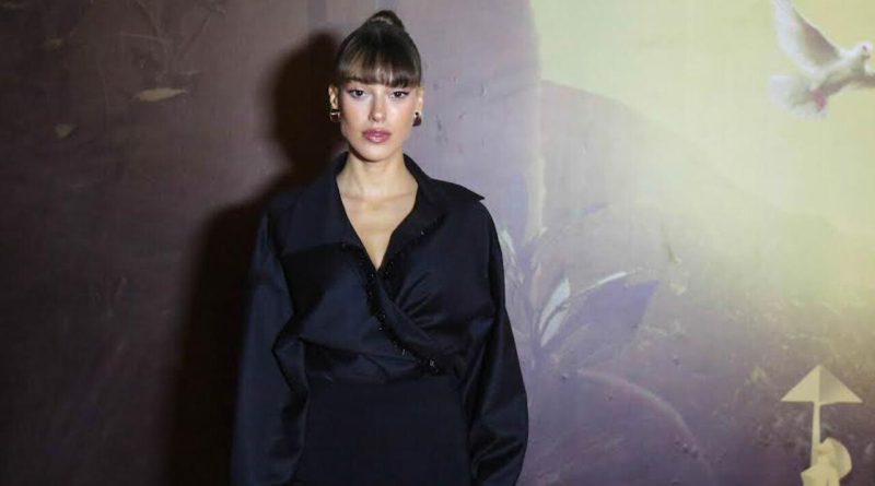 Kadınlarla Güç Birliği: Dilan Çiçek Deniz'in Yeni Projesi Dilan Çiçek