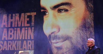 Başlık: Ahmet Kaya'nın 25 Yıl Dönümünü Anıldı Ahmet Kaya'nın Dostlarıyla