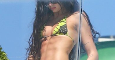 Başlık: Dua Lipa, Brezilya'da Bikinili Görüntülendi Dünya turnesi kapsamında Brezilya'