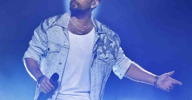 Here is a Turkish text that meets your requirements: Tarkan'ın