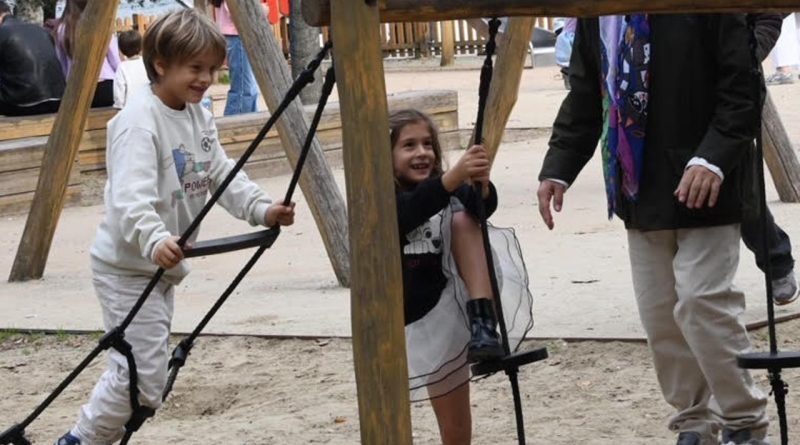 Doğa Rutkay Kamal ve Kerimcan Kamal Ailesi, Bebek'te Görüntülendi İstanbul'da