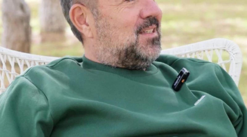 Ata Demirer: Bozcaada'dan Ev Aldım Ünlü Komedyen Ata Demirer, Bozcaada'yı