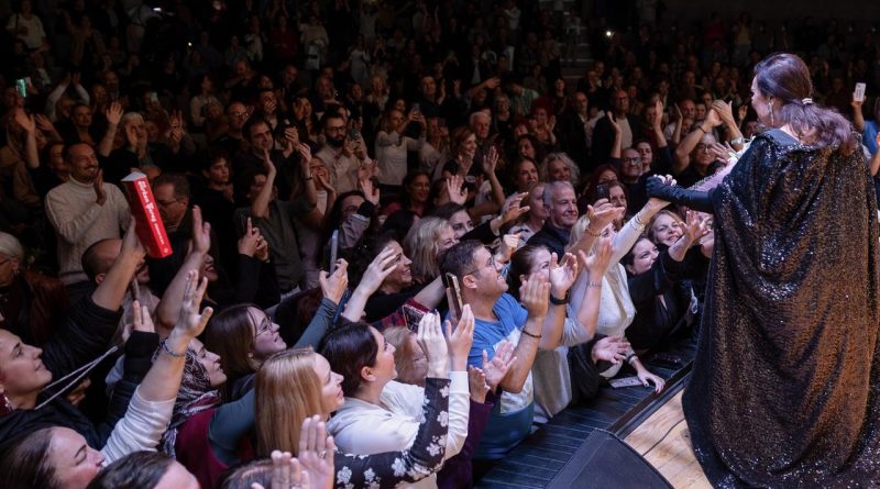 Başlık: Türkan Şoray'a Saygı Duruşu: İzmir'de Film Müzikleri Etkinliği İçerik: