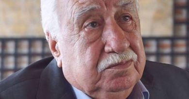 Here is the rewritten text in Turkish: Usta Oyuncu Ahmet