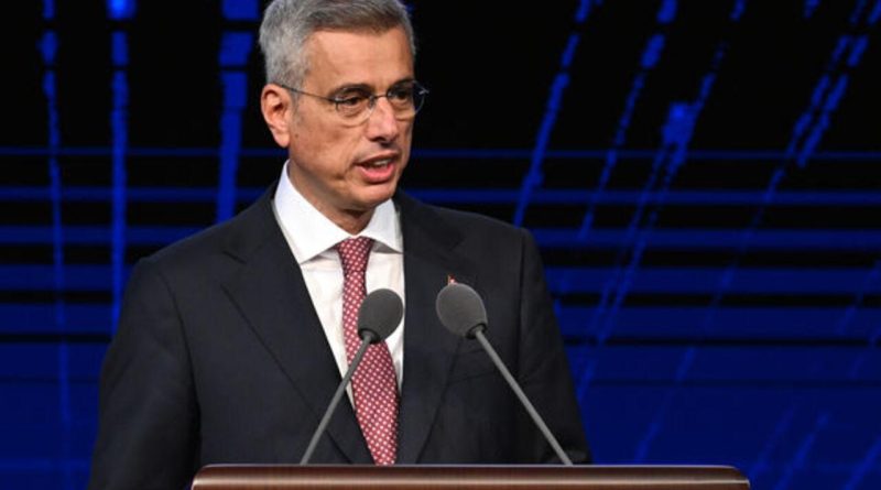 Here is a Turkish text that meets your requirements: Başlık: