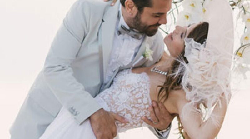 Yangında Kaybettikleri Listeleniyor: Kenan Doğulu ile Beren Saat Yanan Evde