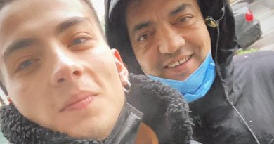 Atakan Özkaya'nın Babasına Açıklaması Baba Acısıyla Sarsılan Oyuncu Atakan Özkaya</