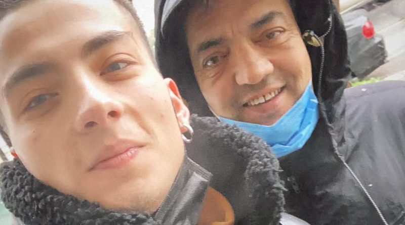 Atakan Özkaya'nın Babasına Açıklaması Baba Acısıyla Sarsılan Oyuncu Atakan Özkaya</