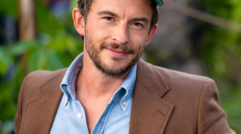 Başlık: Yaşayan En Seksi Erkek Seçildi: Jonathan Bailey İçerik: People