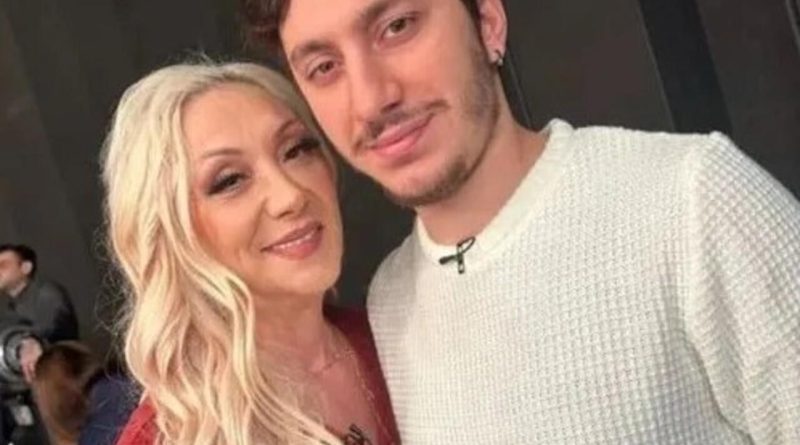 Here is the rewritten text in Turkish: Başlık: Güllü'nün Oğlu