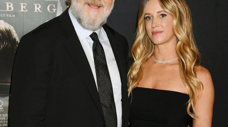 Başlık: Russell Crowe: Evlenmem de evlenmem: Mutluluğumu neden bir düğünle