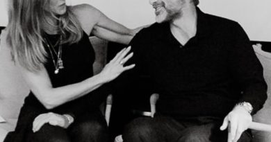 Jim Curtis' Aşkıyla Gezmeye Doyamıyor Curtis'in 50 doğum günü kutlamasında