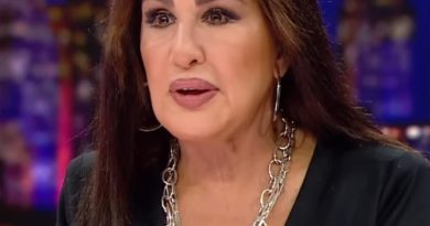 Gençler Şöhretinin Yükü Altında Eziliyor Nükhet Duru: Gençlerin Şöhretinin Yükü