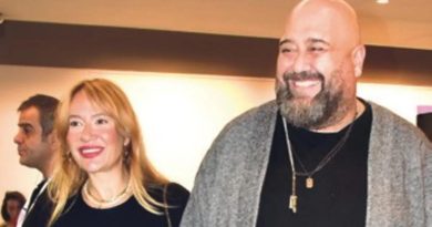 Here is the rewritten content in Turkish: Tiyatro Dünyası Oyun